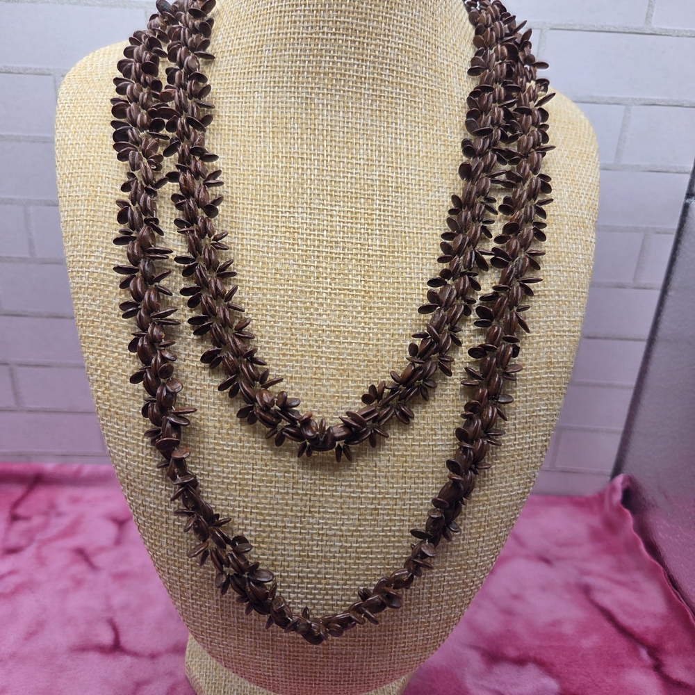 852.  Vintage Hawaiian Brown Apple Seed Necklace